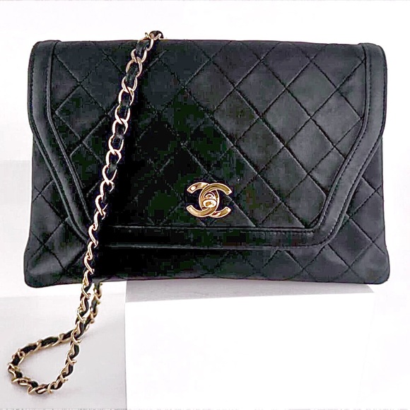 Chanel Black Quilted Leather Turn Lock Gold Tone Hardware Shoulder Bag - Picture 1 of 14